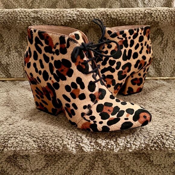 EEUC Kate Spade New York Roger Leopard Calf Hair Lace Up Ankle Boot Bootie 8 M - Picture 2 of 7
